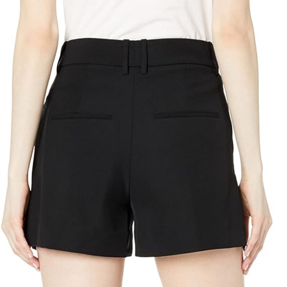 ☀️ Vince pleat front shorts - Picture 2 of 2